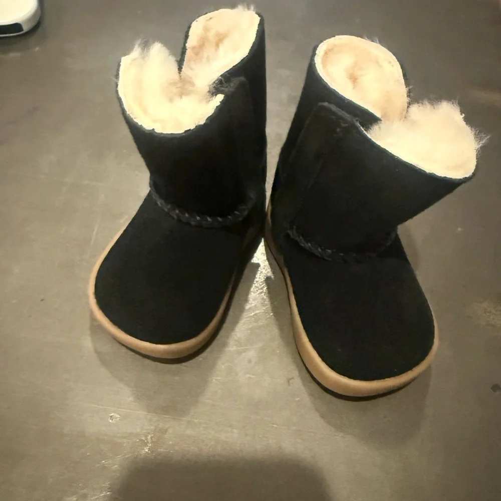 Baby Newborn UGG Keelan Black Suede Fur Crib Boots  Size 0/1  0-6 month, NWOT